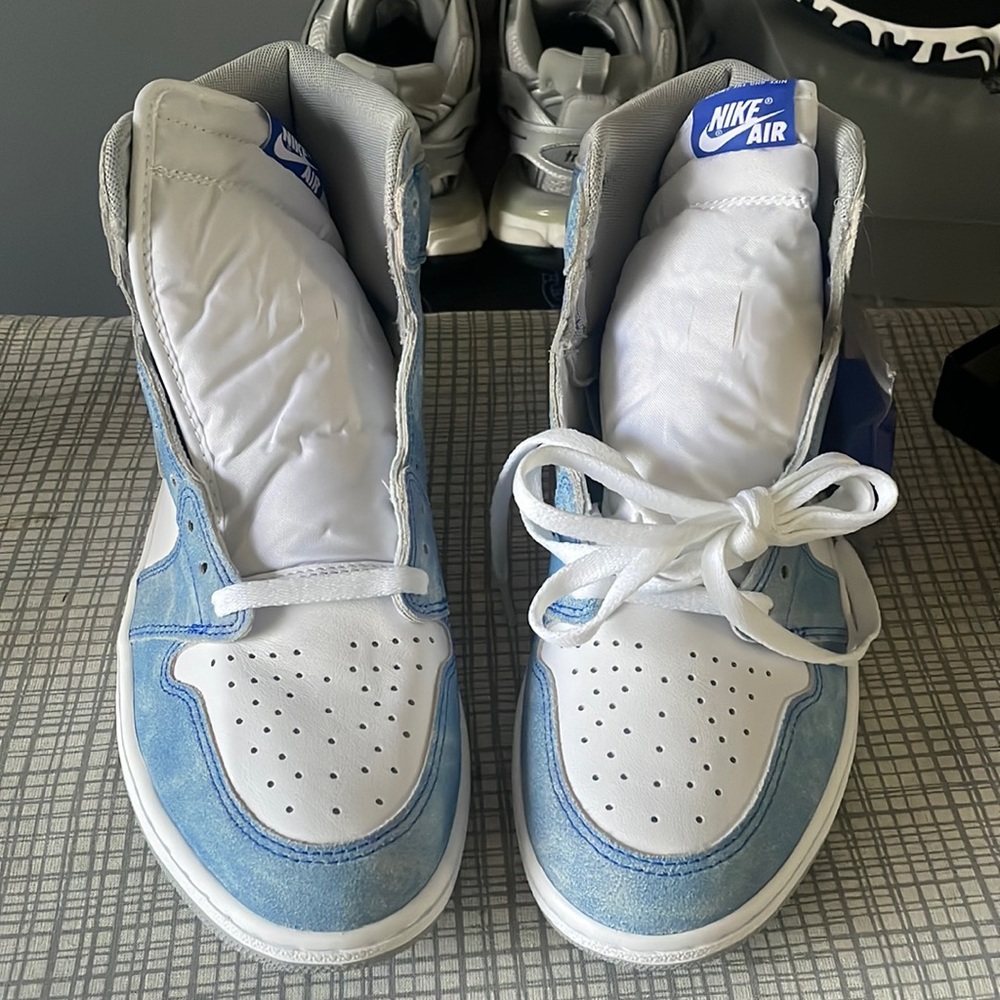 Jordan 1 hyper royal